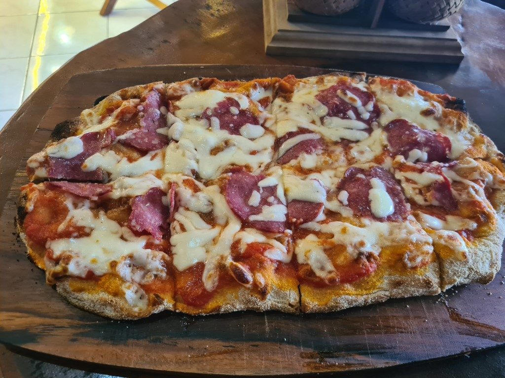 Delicious wood-fired Margherita pizza with fresh mozzarella, basil, and tomato sauce – the best pizza in Sanur at Pizza N Gooo restaurant, Bali