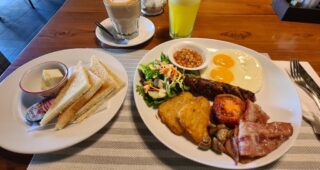 Full English Breakfast in Sanur at Retro Kitchen