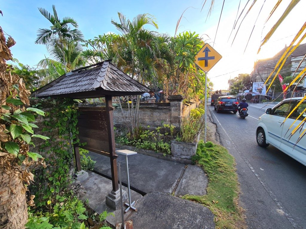 The entrance to the Belanjong Pillar Sanur