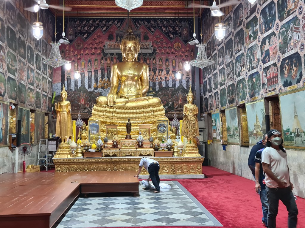 Inside shrine at Wat Paknam Phasi Charoen Bangkok