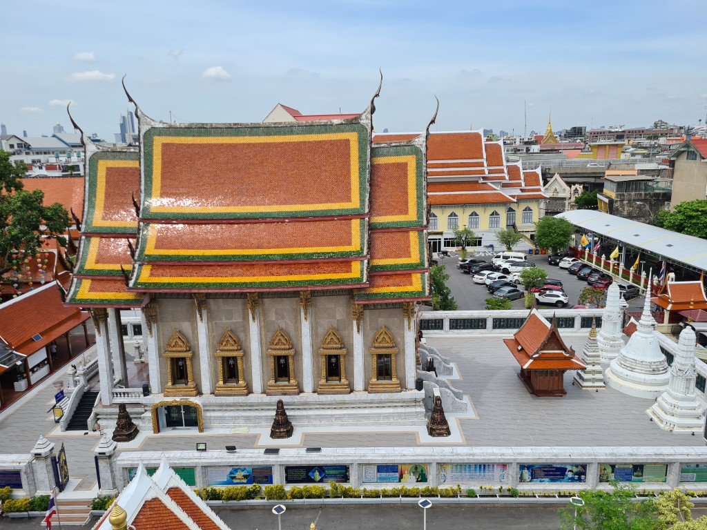 View over Wat Intharawihan from top of Standing Buddha