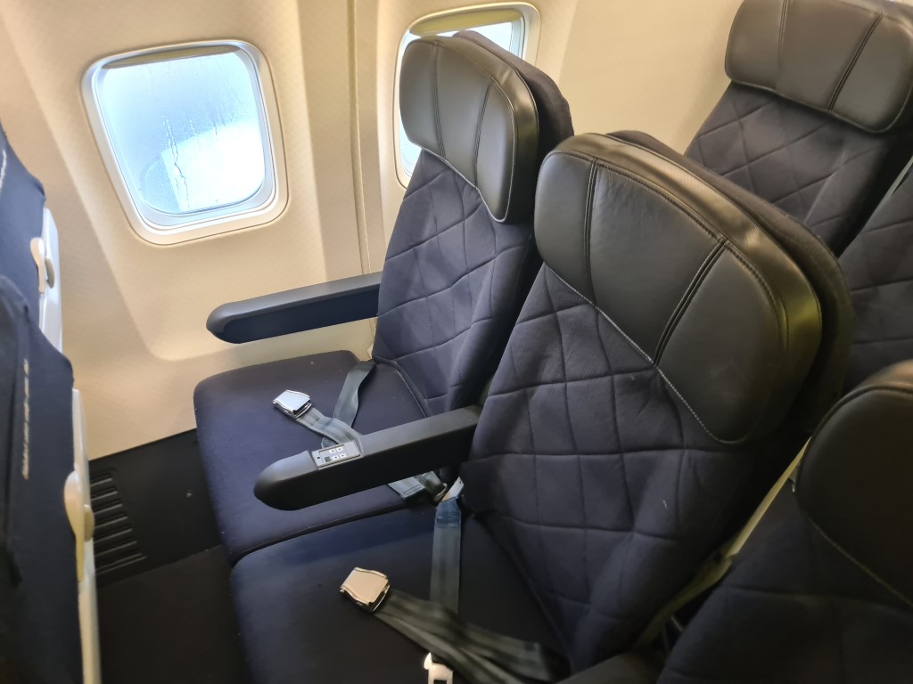 Economy Seats on Qantas B737-800
