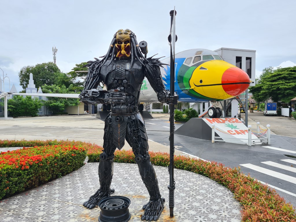 Life size model of Predator at MD-82 Cafe