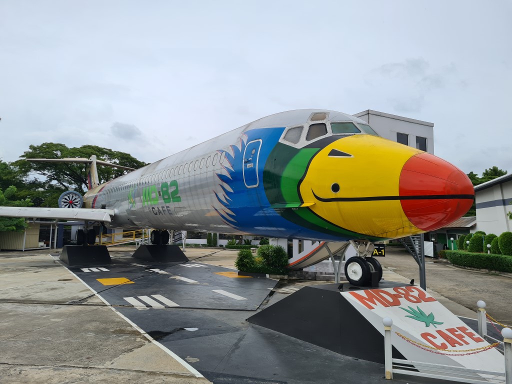 MD-82 Cafe Bangkok – Aviation Lovers Cafe