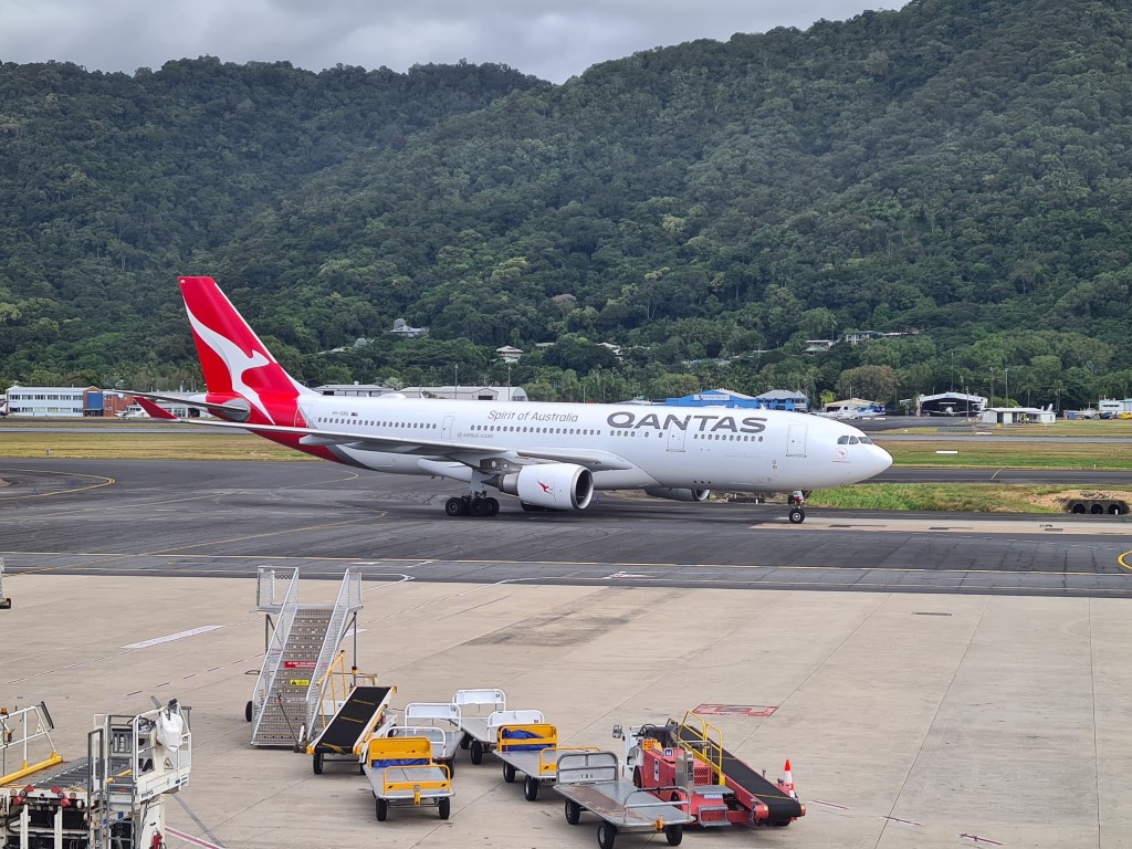 Qantas QF923 Cairns to Sydney A330-200 Economy Class Flight Review