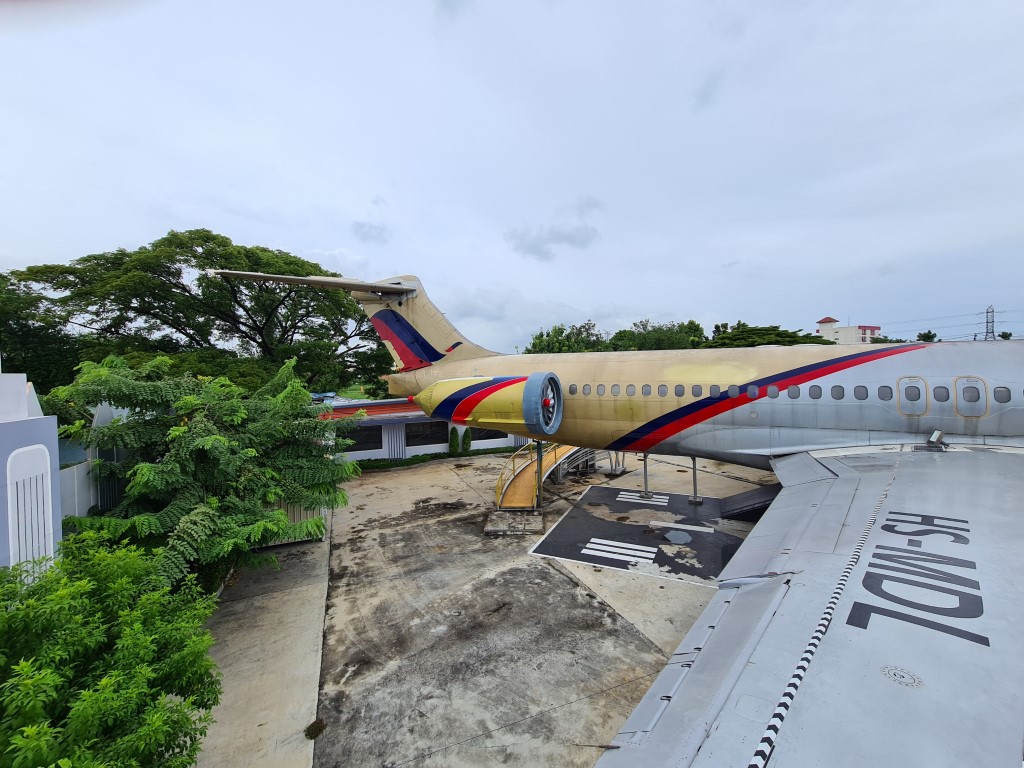 Tail section of the MD-82 Cafe