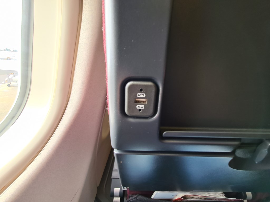 USB Port on Qantas A330-200