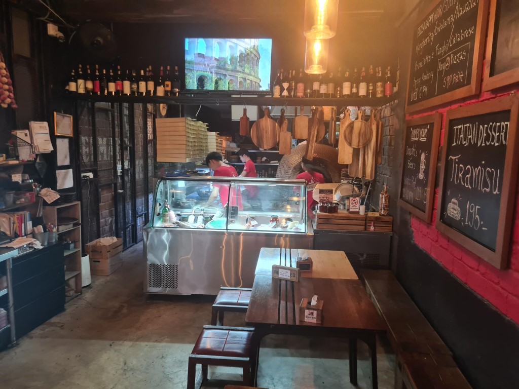 Inside Vesuvia Pizza Bangkok
