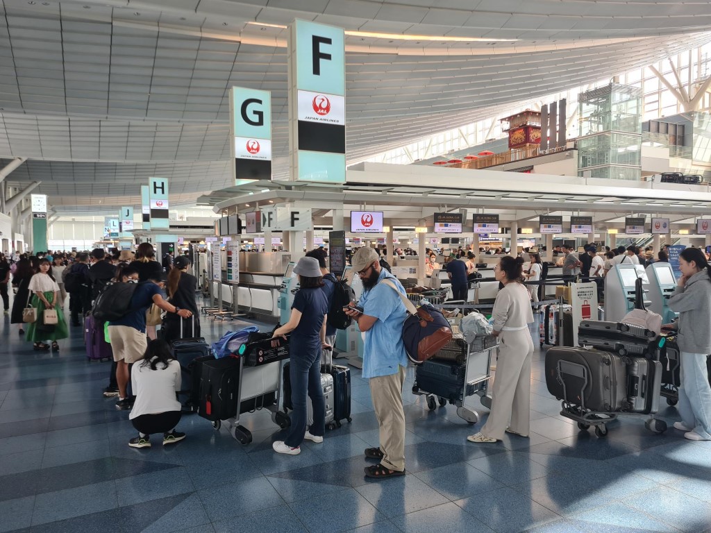 Long Queue for Japan Airlines Check-in at Haneda Airport