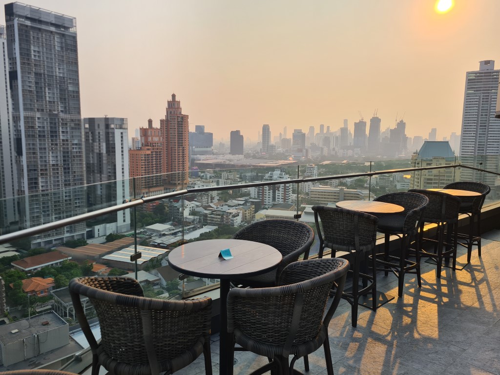Nice Rooftop Bar Soi 24 Sukhumvit Bangkok – Aire Rooftop Bar