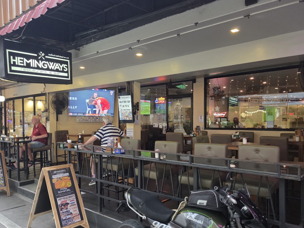 Hemingways Pattaya Sports Bar