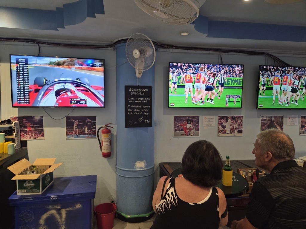 Inside i-Rovers Sports Bar Pattaya
