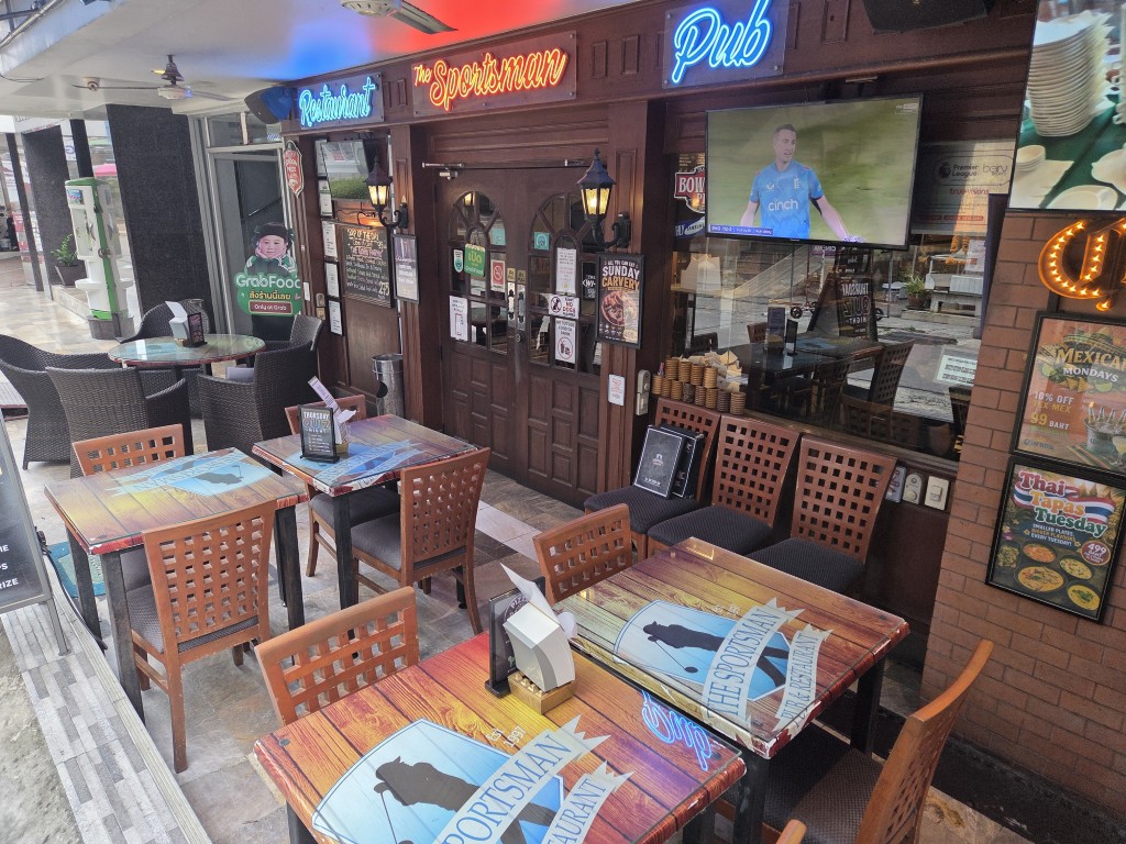 Outdoor dining at The Sportsman Pub Pattaya