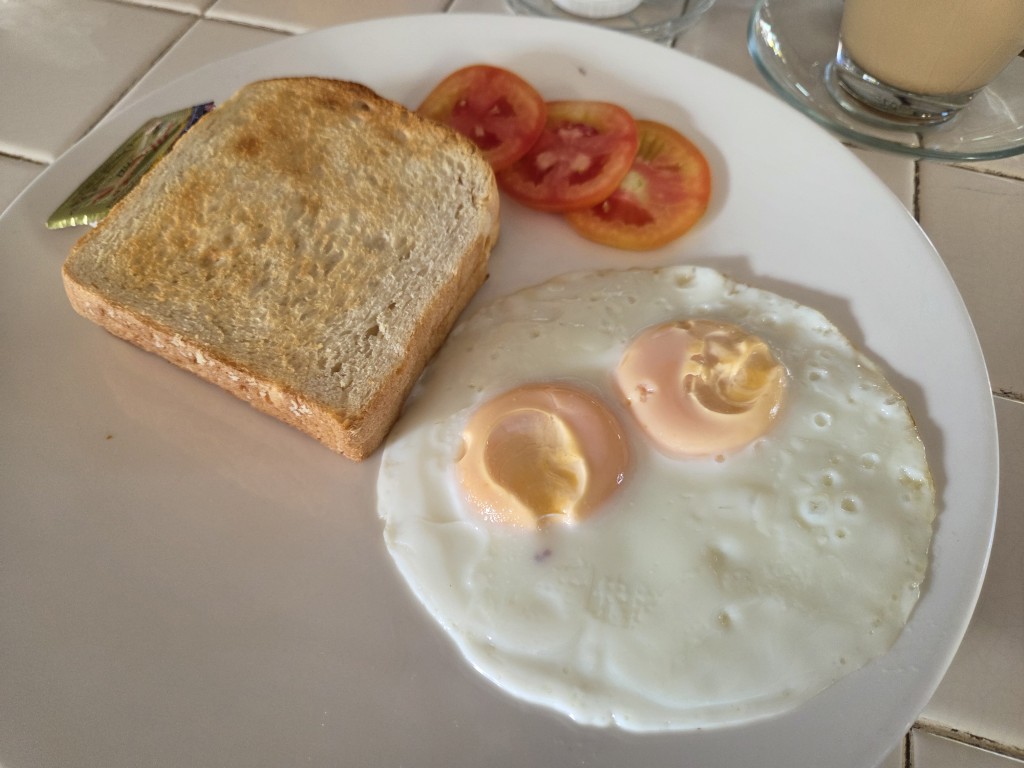 2 Fried Eggs with toast at Will Wait Restaurant Lamai Beach