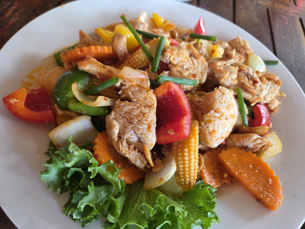 Chicken Cashew Thai food at No Stress Restaurant Lamai Beach